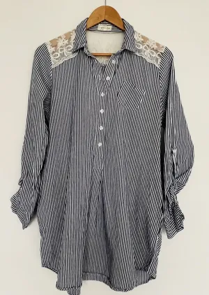 ANTHROPOLOGIE Lilis Closet Blue White Stripe Shirt Sz S Lace Back Tunic Top Boho