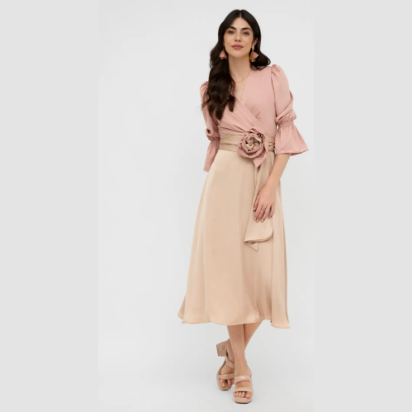 Role Mode V Neck With Gathered Sleeve